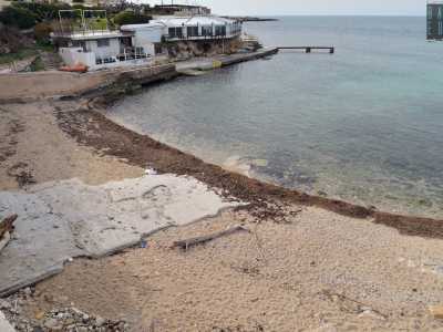 ...sulla quale trovano posto a sinistra la sede estiva del �nobiliare� Circolo Unione...